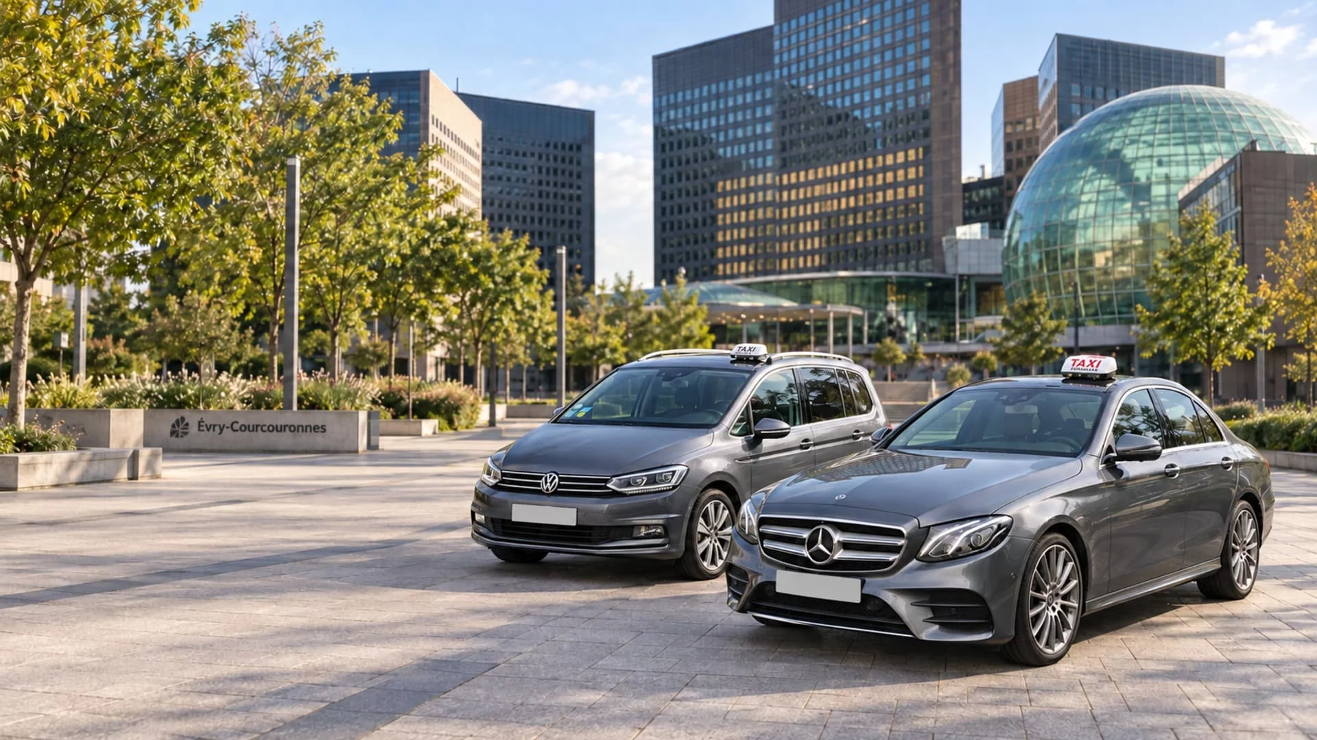 Berline Mercedes et monospace Volkswagen gris devant des immeubles de bureaux.
